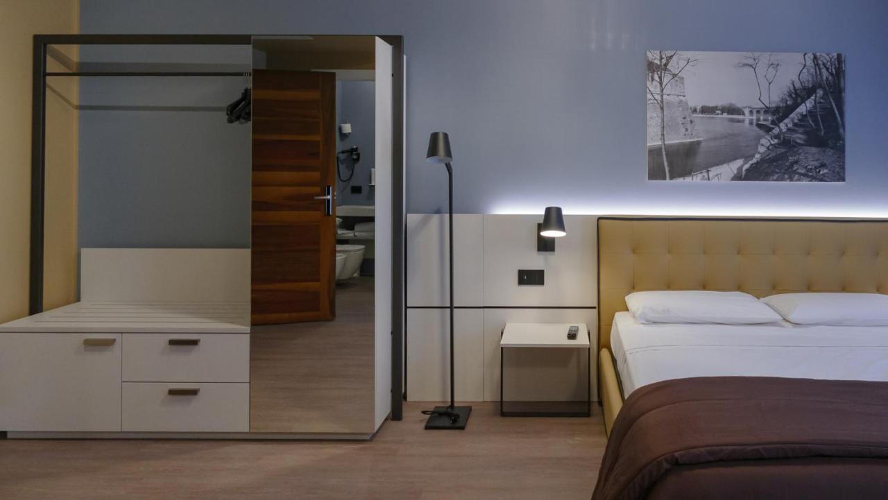 Hotel Puccini Пескьера-дель-Гарда Экстерьер фото