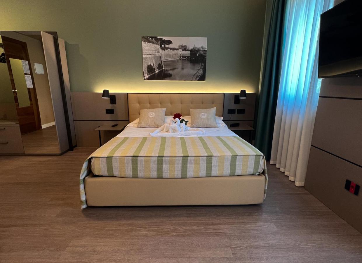 Hotel Puccini Пескьера-дель-Гарда Экстерьер фото