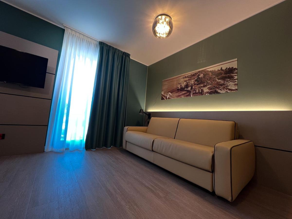 Hotel Puccini Пескьера-дель-Гарда Экстерьер фото